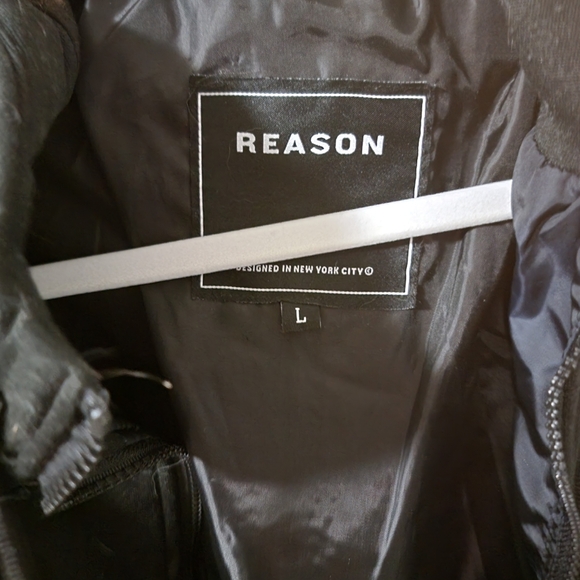 Reason Winter butterfly hoodie puffer size large - Picture 2 of 3